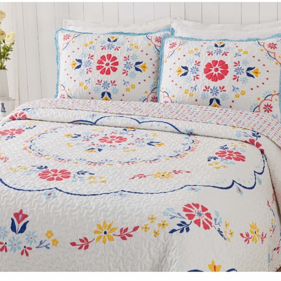 The Pioneer Woman Bedding Pioneer Woman Mazie Medallion King Quilt